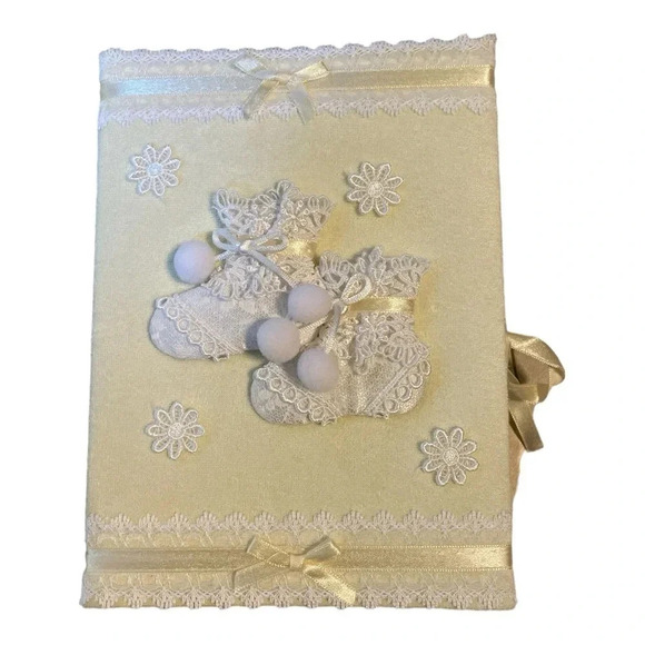 BABY PHOTO ALBUM EMBELLISHED WITH BOOTIES & FLOWERS - Picture 2 of 6